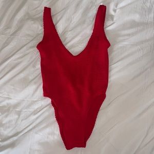 One-piece bathing suit
